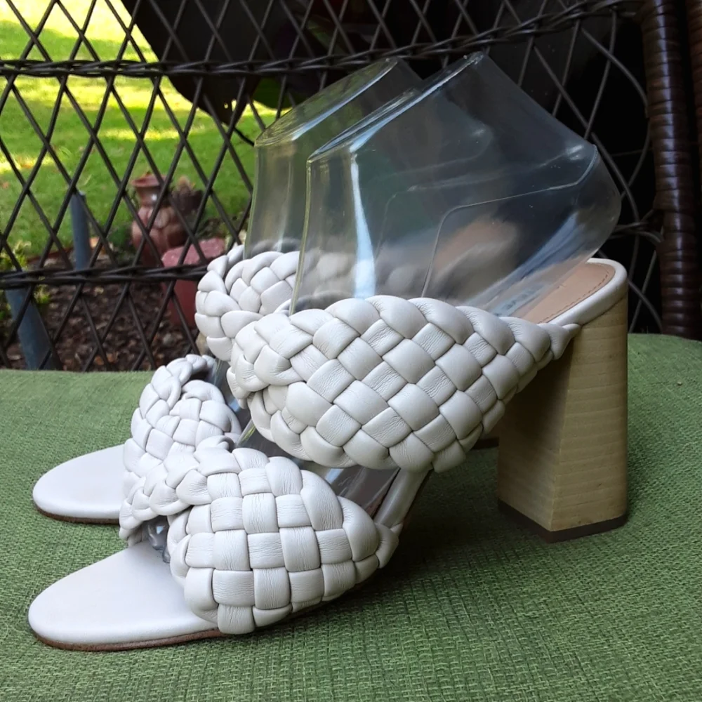 Steve Madden Twisted Braided Faux Leather Sandal Size 9M.